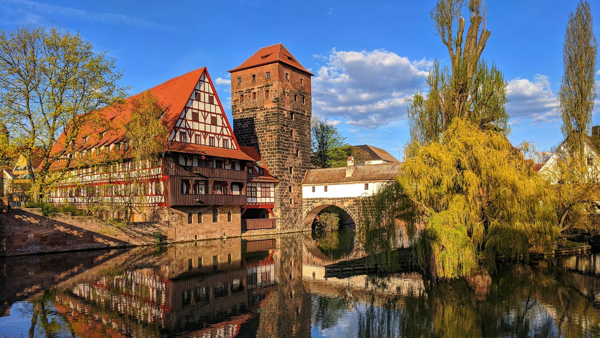 Wohnstraße mit Gründerzeitfassaden in der Nürnberger Südstadt